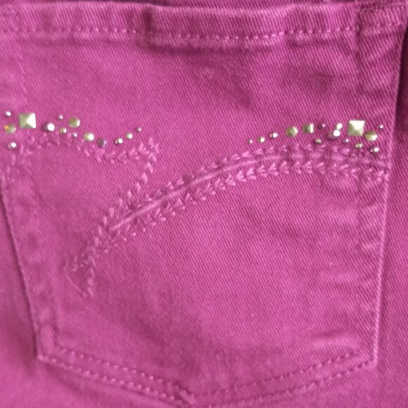 Burgandy Amanda Capri Jeans by Gloria Vanderbilt - Picture 7 of 8